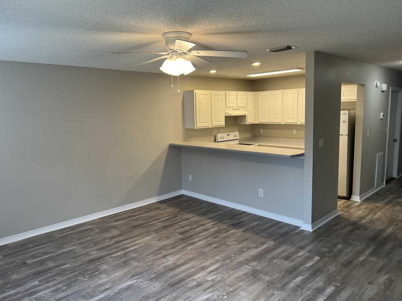 2263 Whitman Ln - Photo 2 of 7