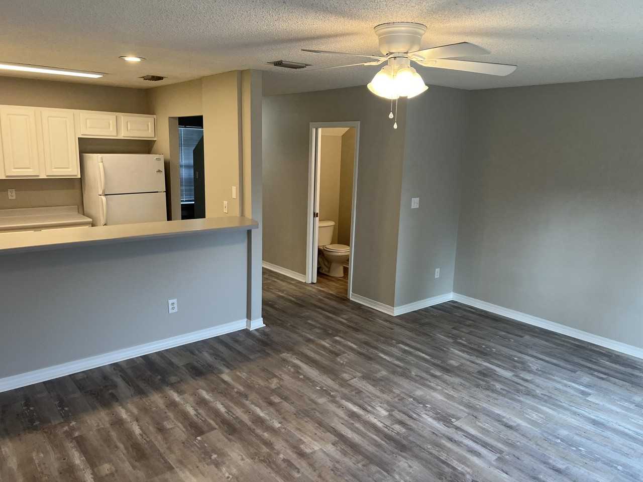 2263 Whitman Ln - Photo 4 of 7