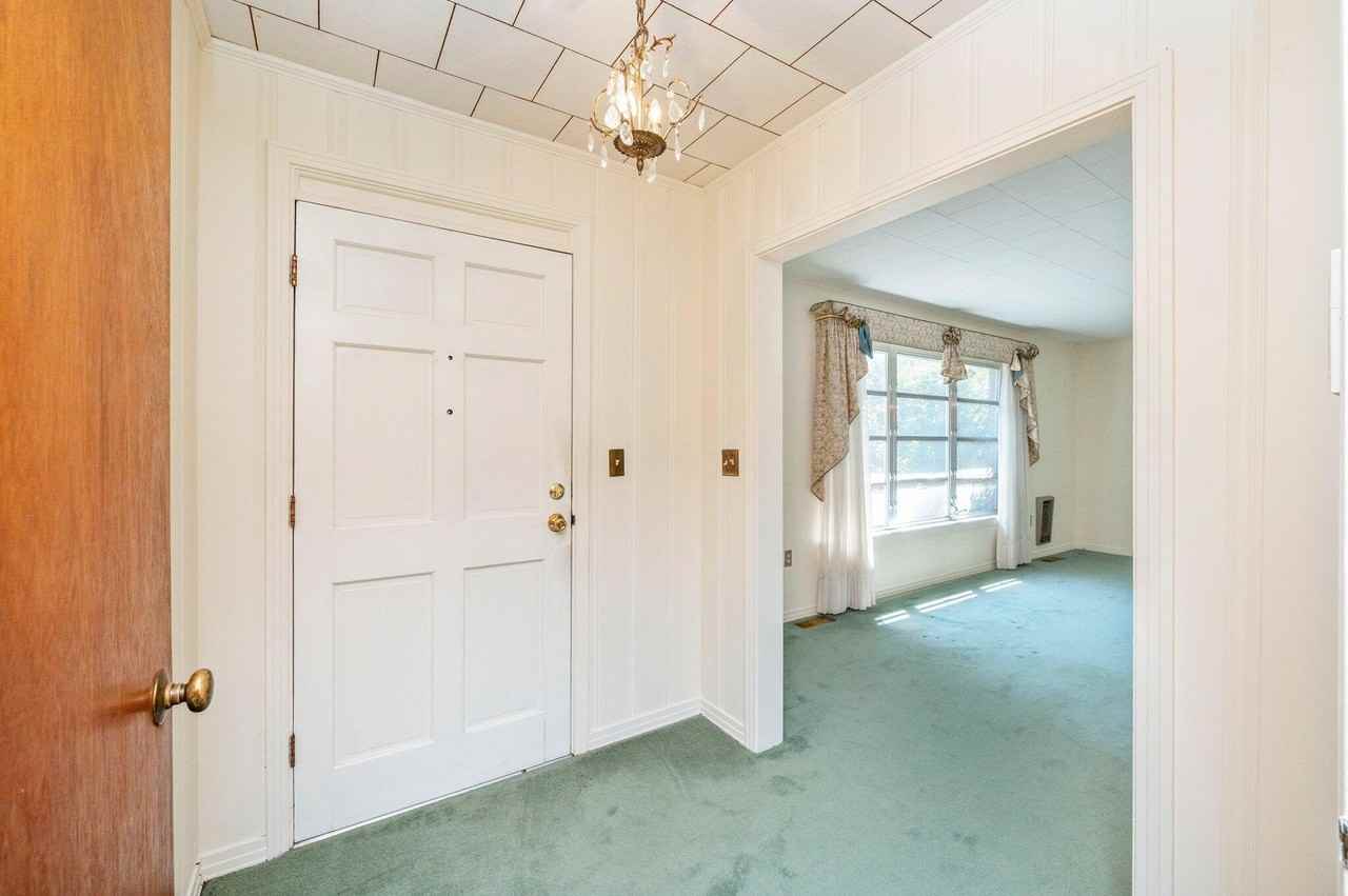 73 Oaklawn Sq - Photo 4 of 41