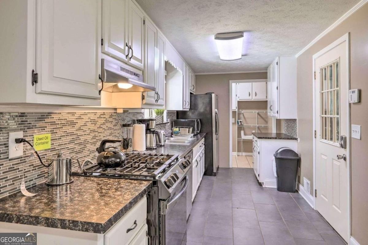 6207 Moss Dr - Photo 4 of 42