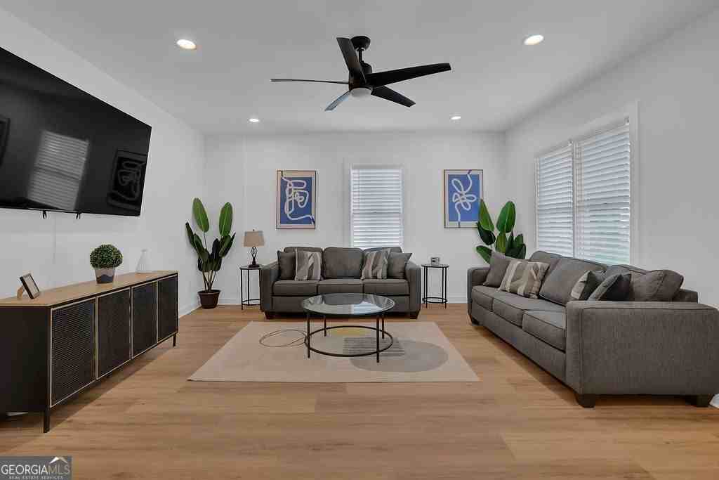 438 Hamilton E Holmes Dr Nw - Photo 2 of 39