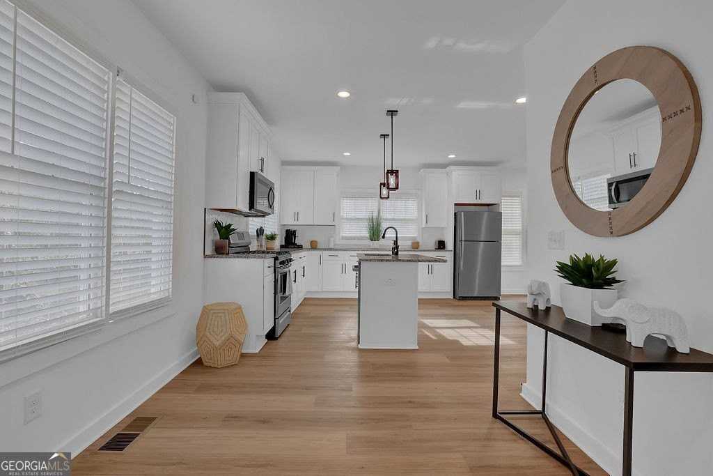 438 Hamilton E Holmes Dr Nw - Photo 5 of 39