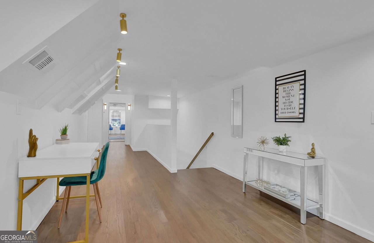 1100 Janes Ln Ne - Photo 3 of 45