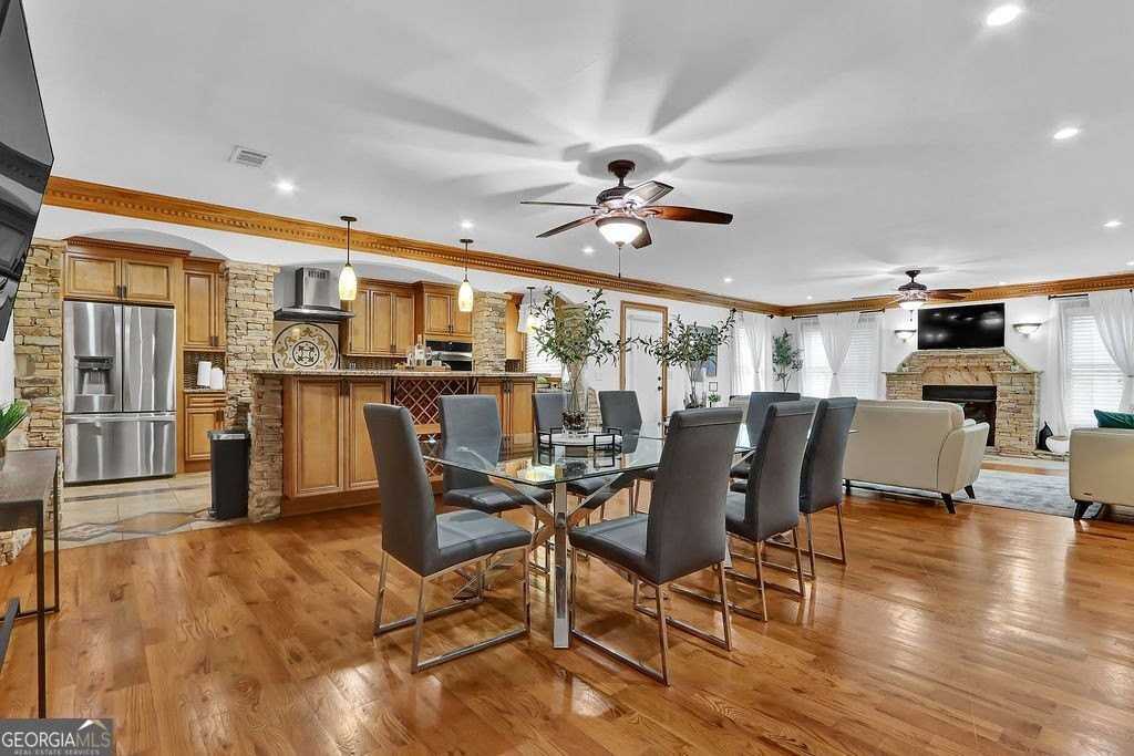 4081 Ashford Dunwoody Rd Ne - Photo 3 of 50