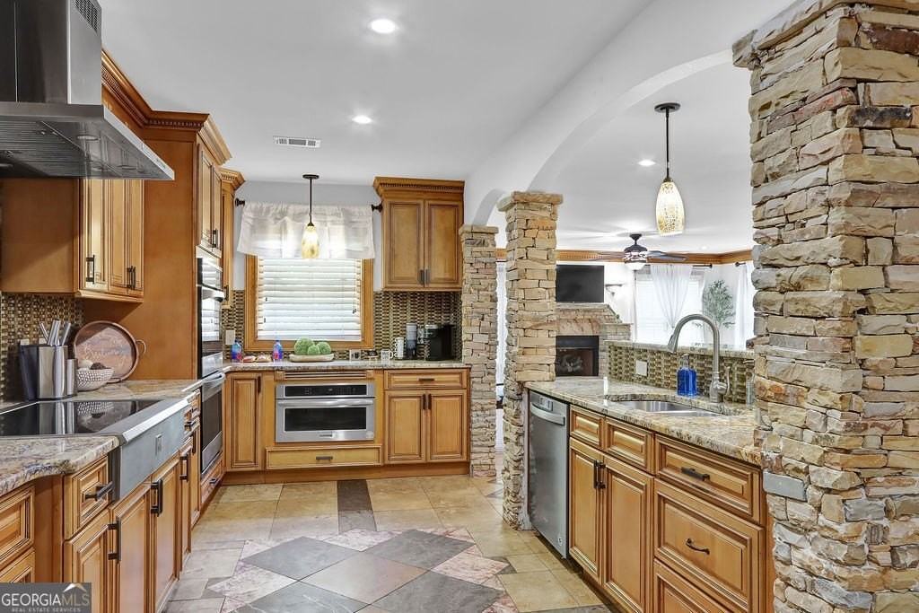 4081 Ashford Dunwoody Rd Ne - Photo 4 of 50