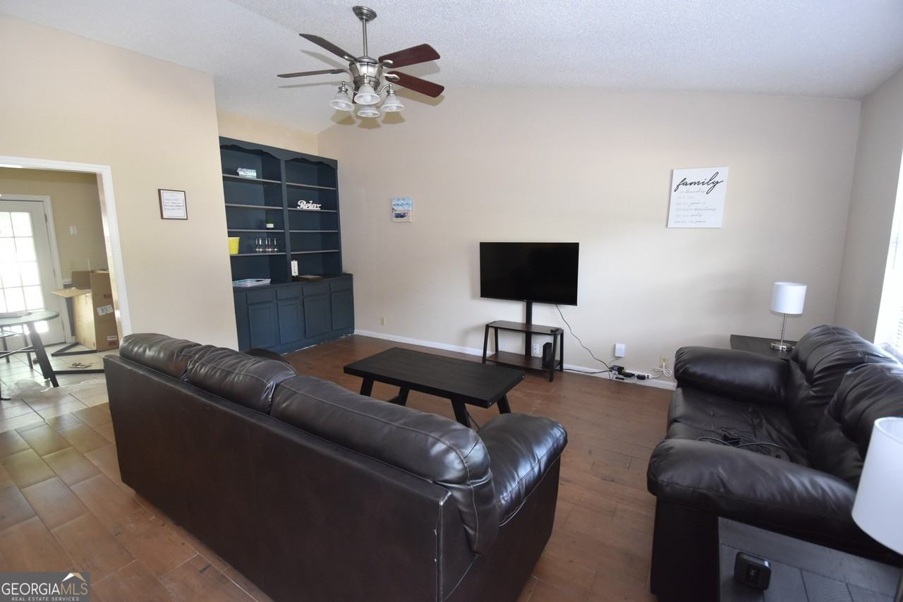 413 Sunnyside Drive - Photo 6 of 18