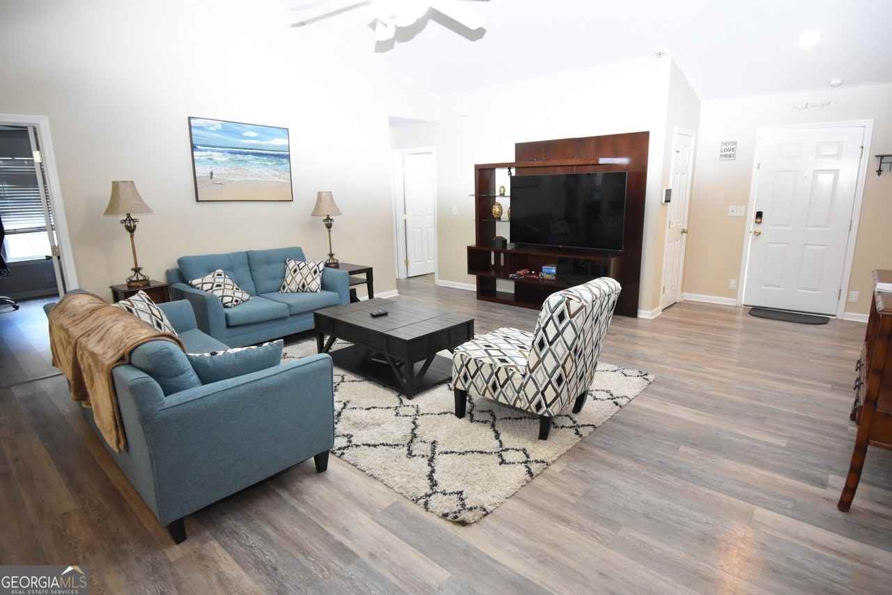 218 Lake Forest South Drive - Photo 4 of 17