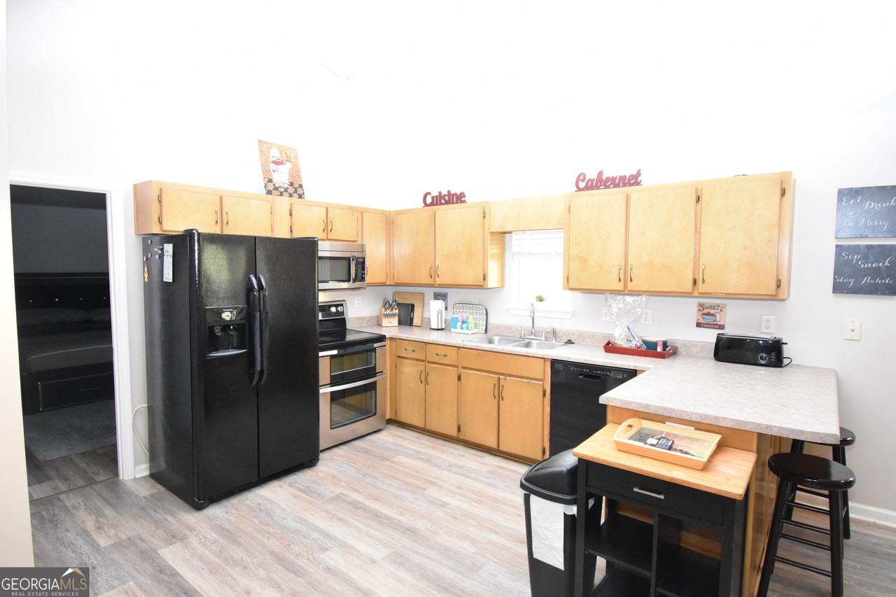 218 Lake Forest South Drive - Photo 5 of 17