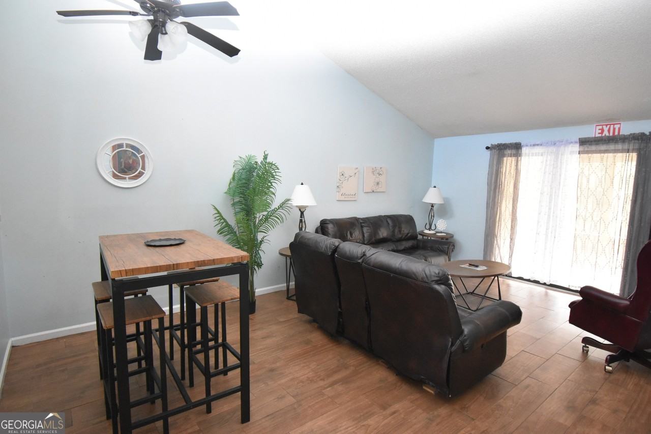 306 Admiral's Walk Drive - Photo 2 of 7