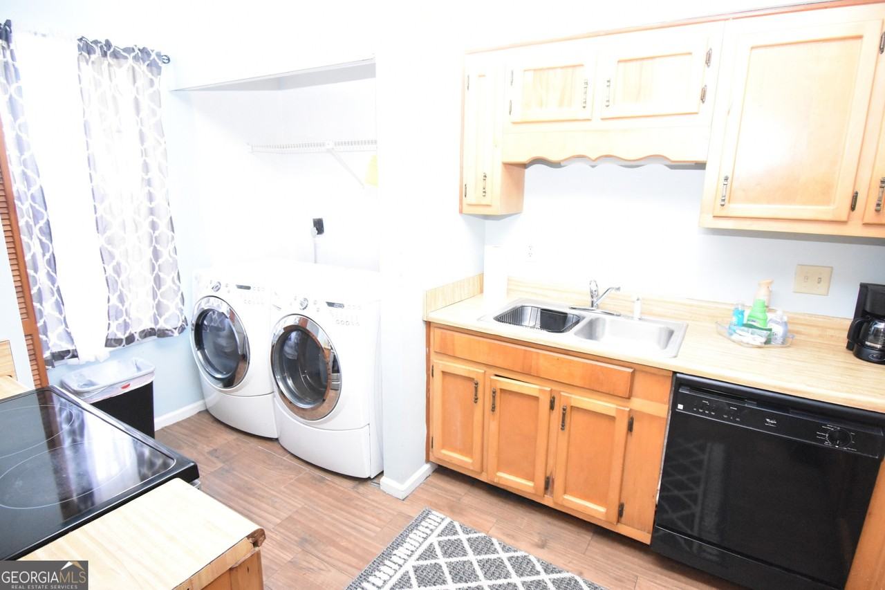 306 Admiral's Walk Drive - Photo 3 of 7