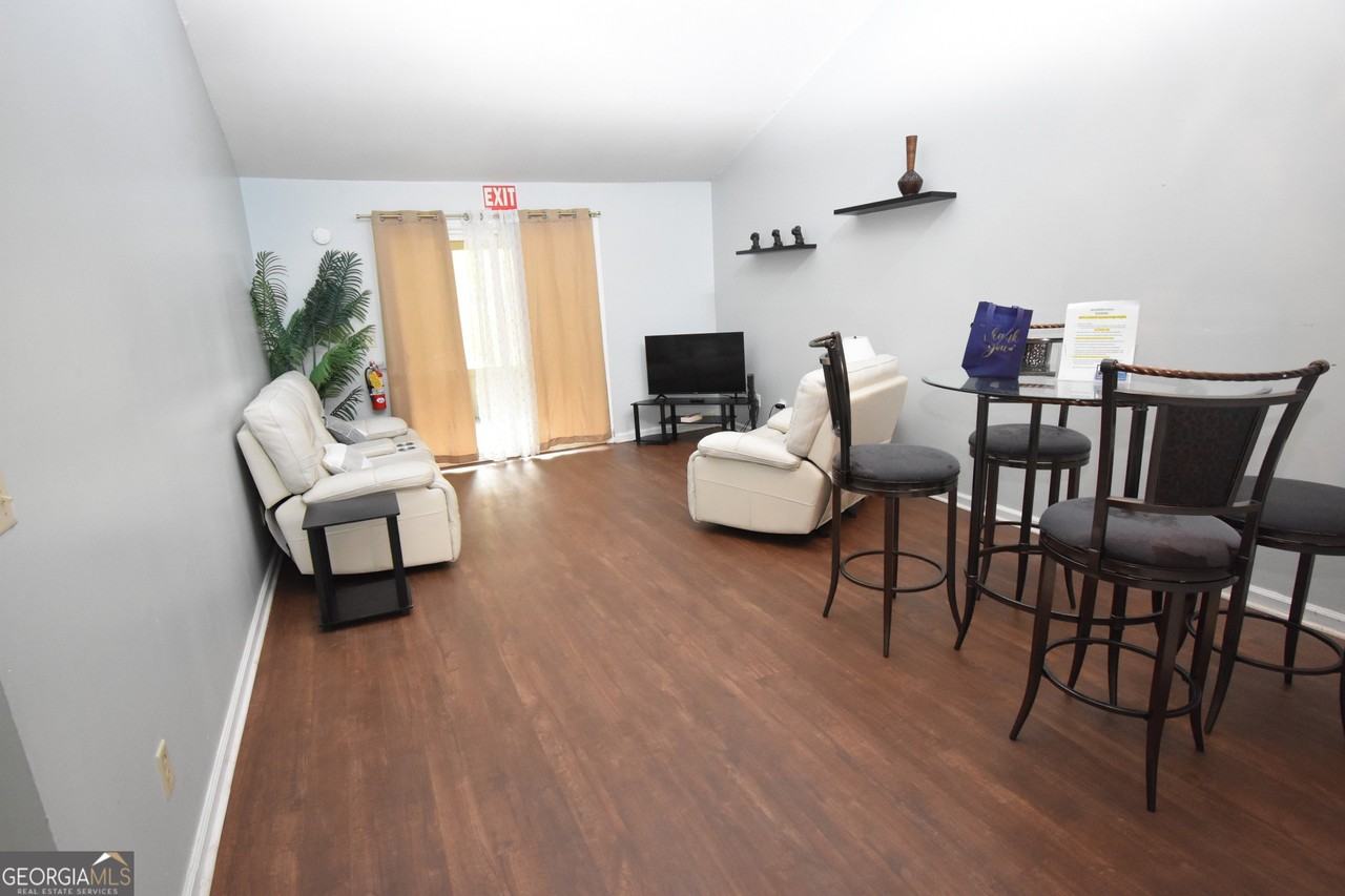 304 Admiral's Walk Drive - Photo 2 of 7