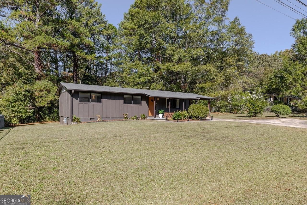 111 Robinhood Dr - Photo 3 of 32