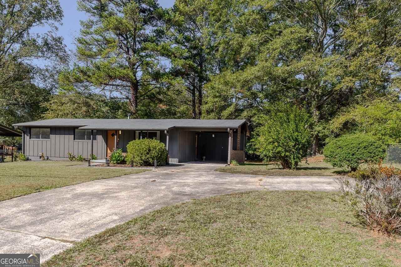 111 Robinhood Dr - Photo 4 of 32