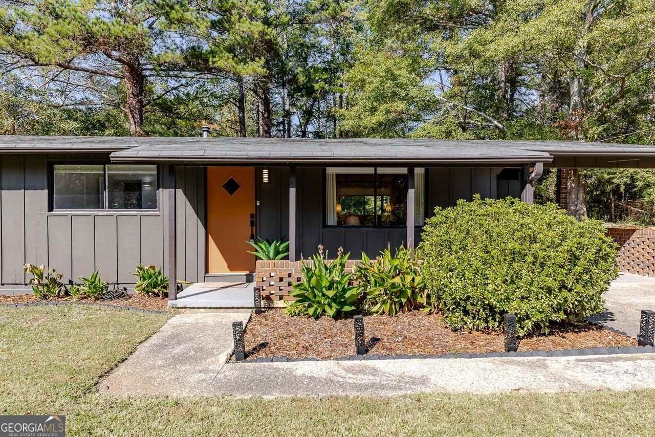 111 Robinhood Dr - Photo 6 of 32