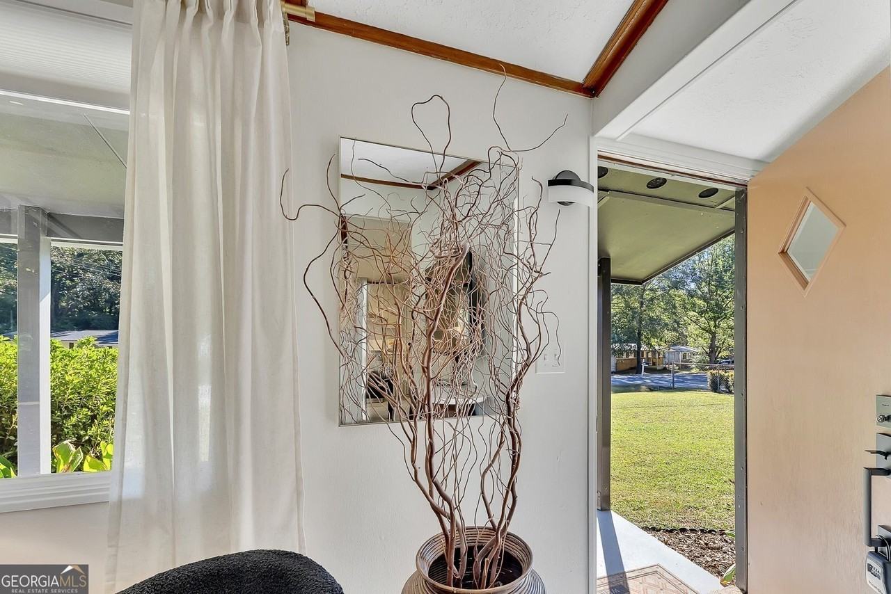 111 Robinhood Dr - Photo 7 of 32