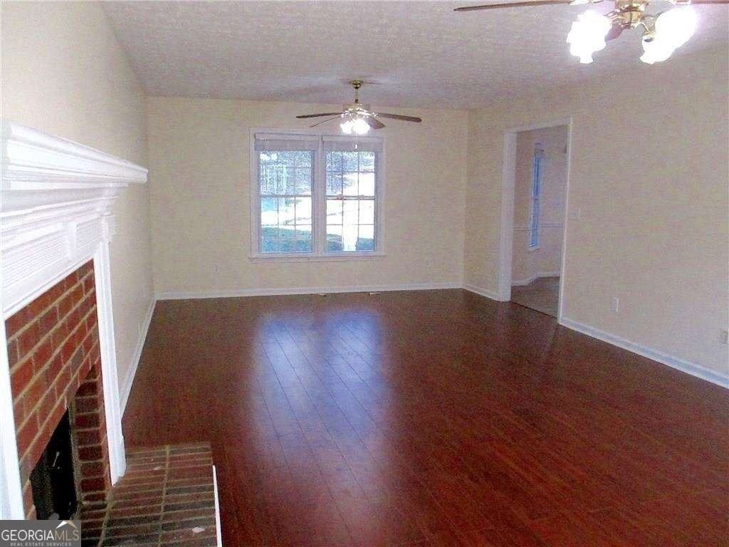 3040 Oak Meadow Dr - Photo 2 of 15