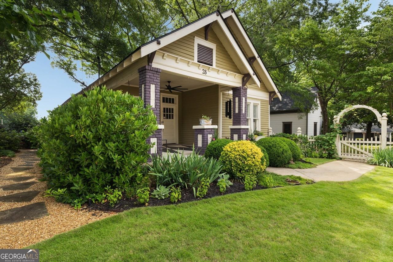 28 Clay St Se - Photo 2 of 33