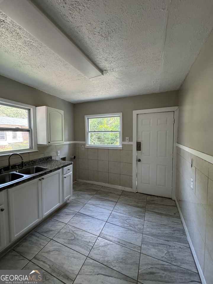 1537 Orlando St Sw - Photo 3 of 15