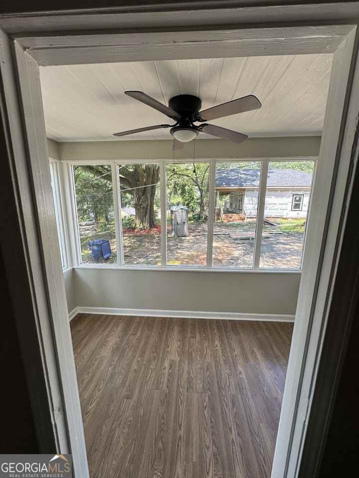 1537 Orlando St Sw - Photo 4 of 15