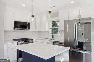 1560 Sams Street - Photo 4 of 15