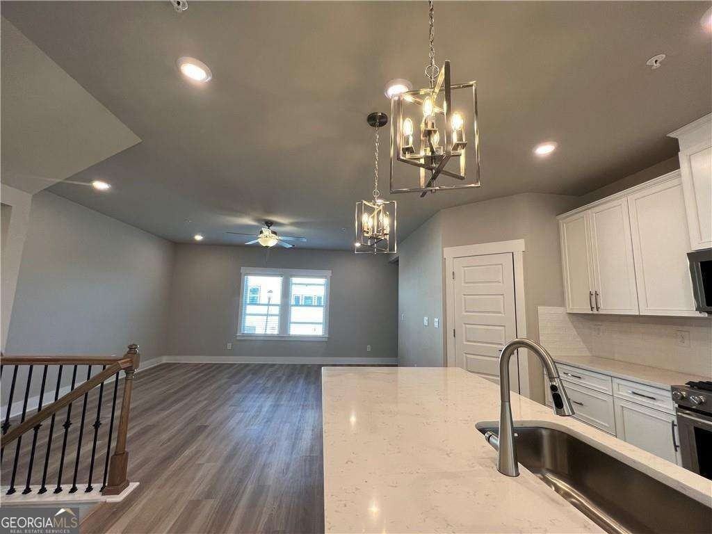 1061 Knoxboro Ln - Photo 4 of 20