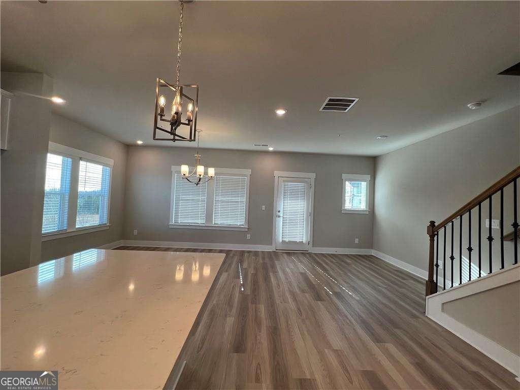 1061 Knoxboro Ln - Photo 5 of 20