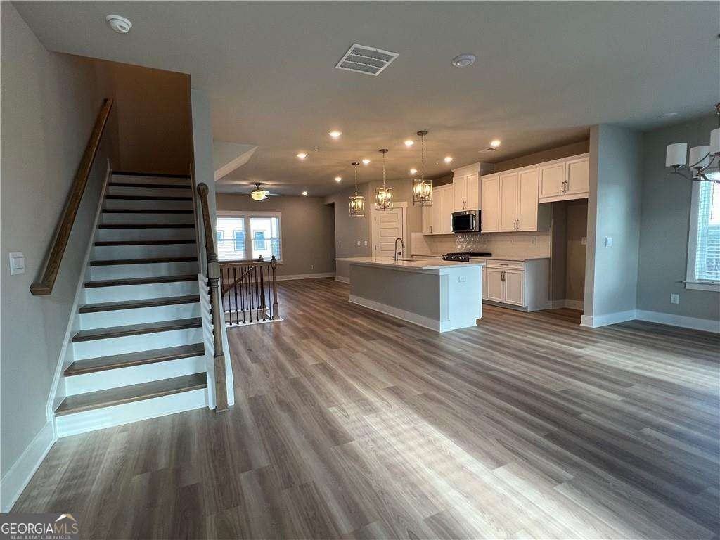 1061 Knoxboro Ln - Photo 7 of 20