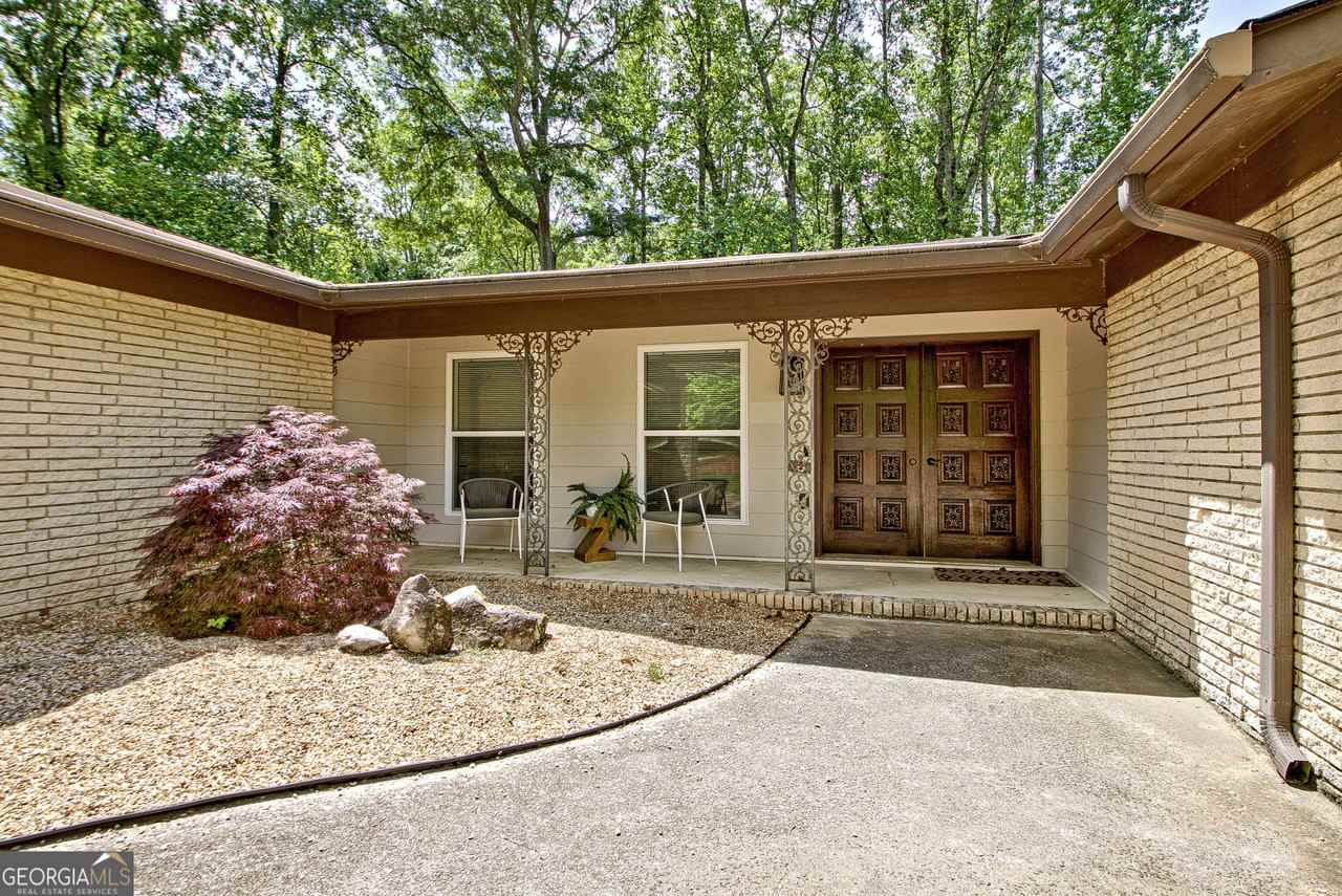 213 Oakmont Drive - Photo 3 of 41