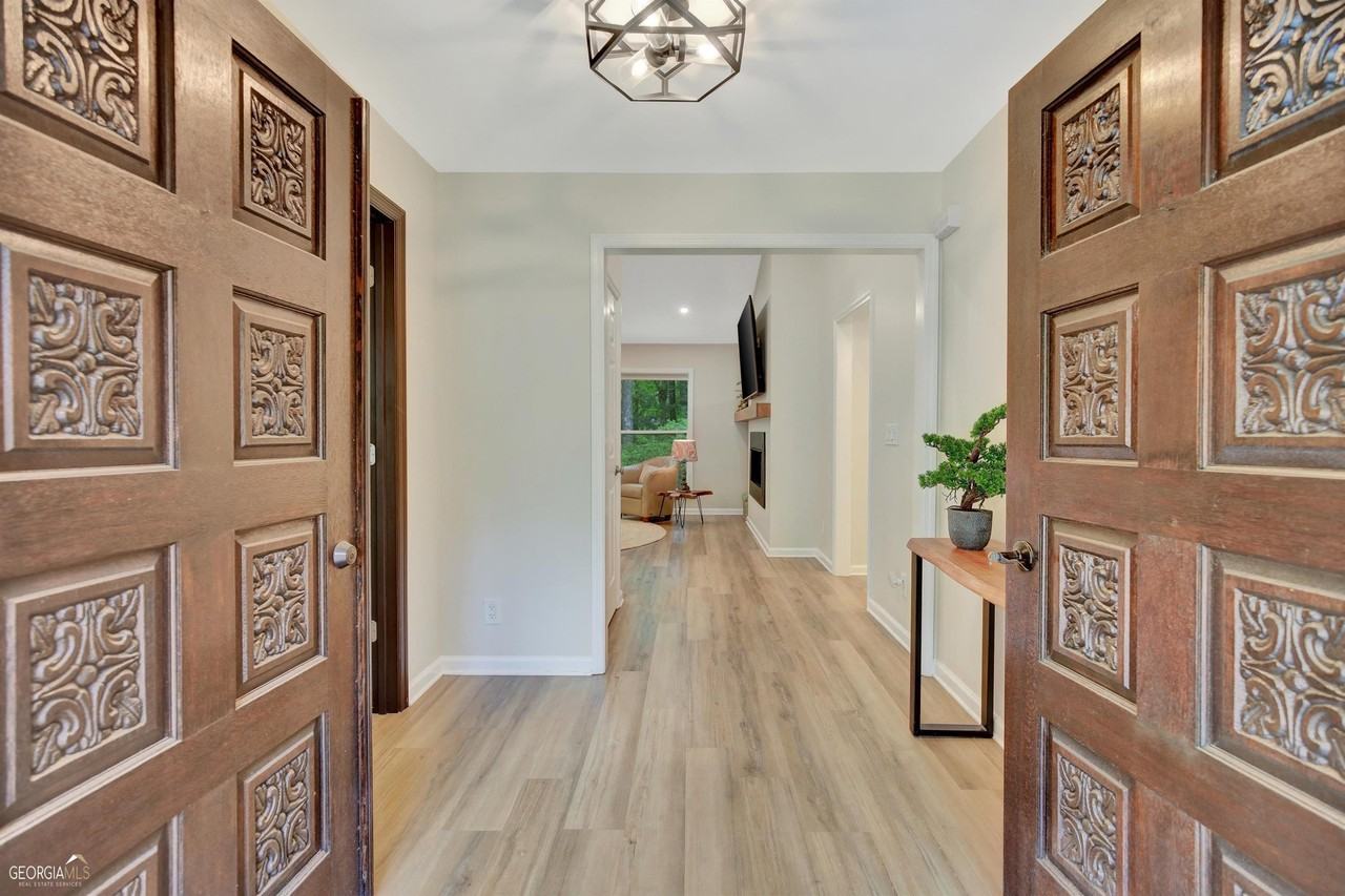 213 Oakmont Drive - Photo 4 of 41