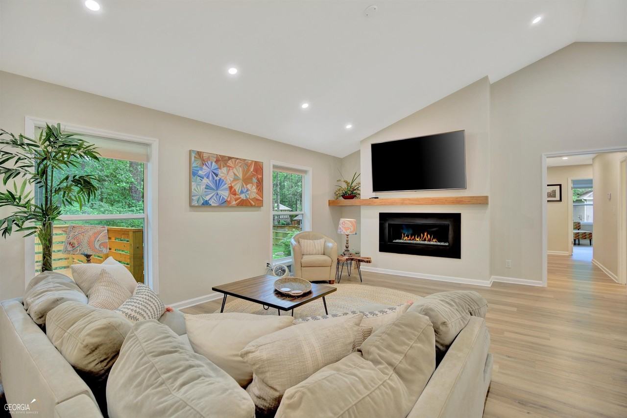 213 Oakmont Drive - Photo 5 of 41