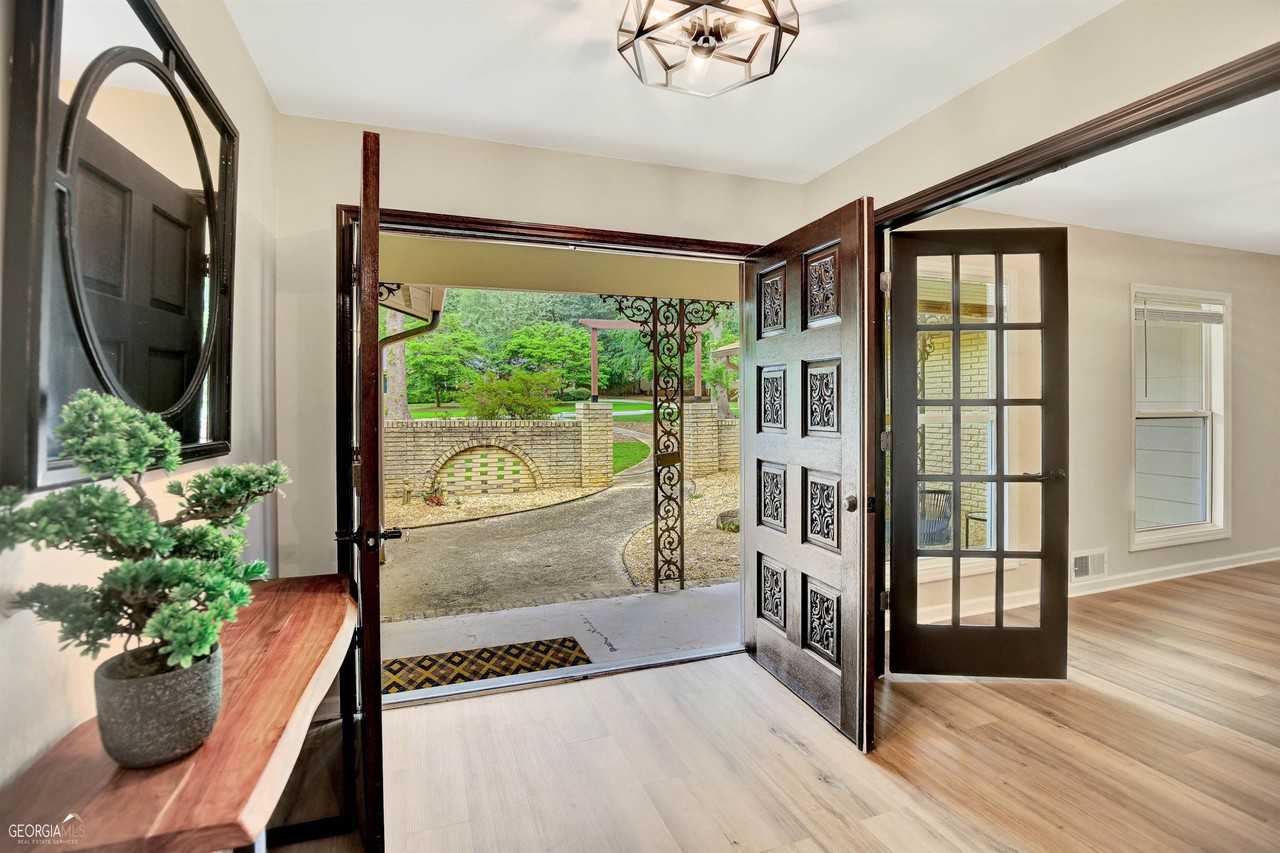 213 Oakmont Drive - Photo 6 of 41