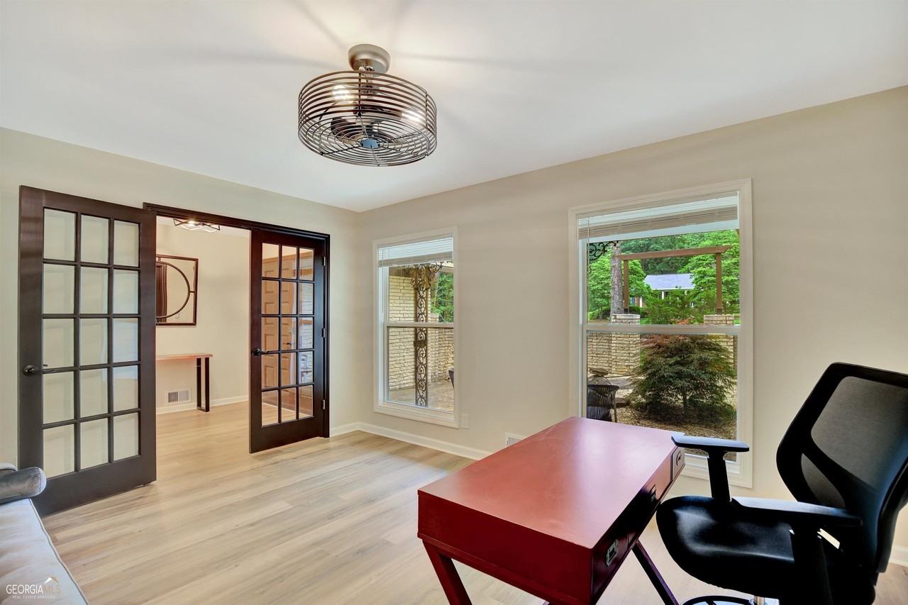 213 Oakmont Drive - Photo 7 of 41