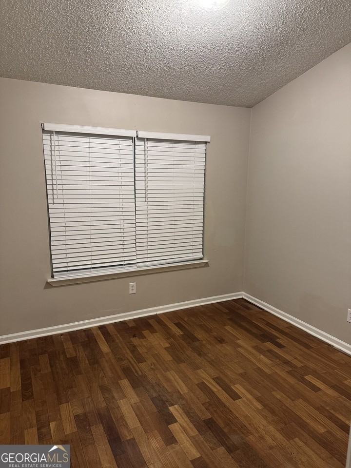 449 Kara Ln - Photo 2 of 4