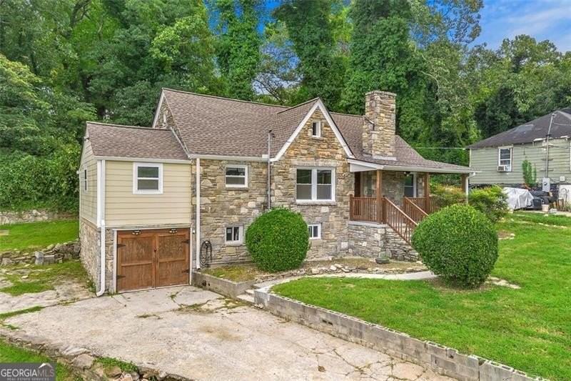 323 Anderson Ave Nw - Photo 2 of 22