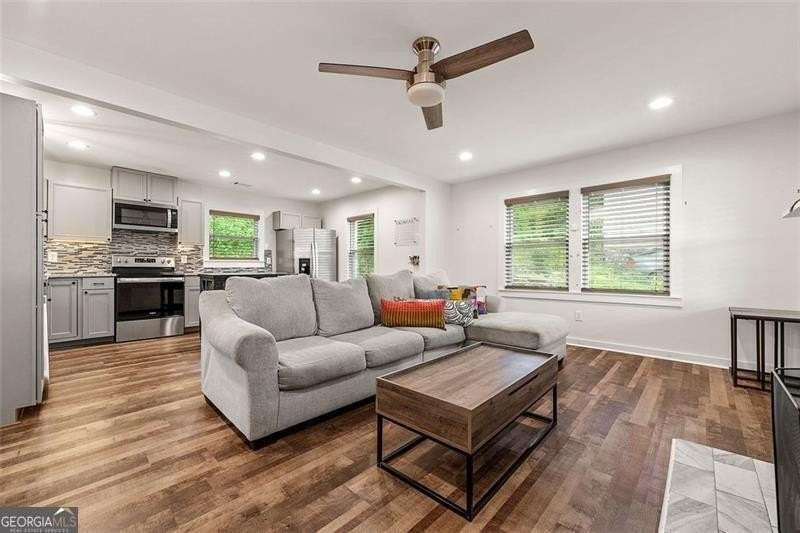 323 Anderson Ave Nw - Photo 7 of 22