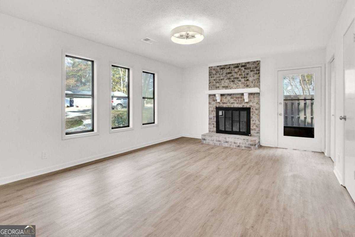 1010 Mathews Court #A - Photo 4 of 17