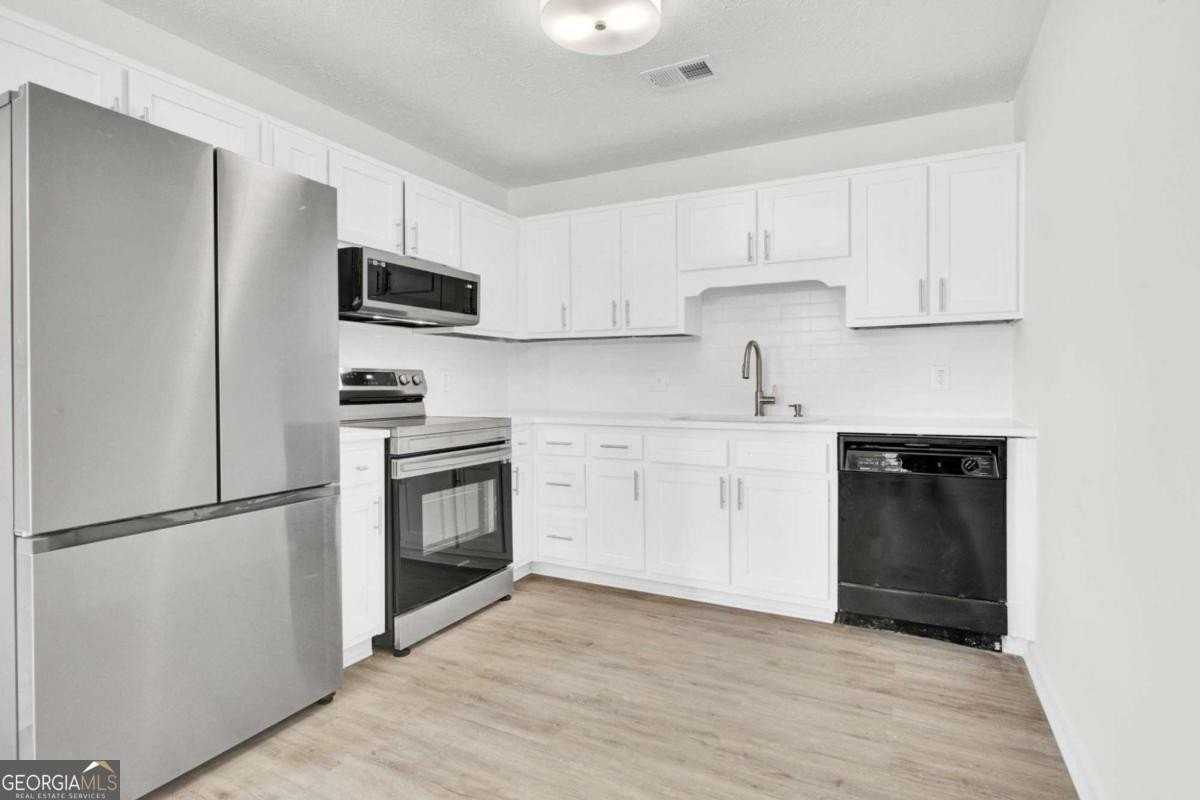 1010 Mathews Court #A - Photo 7 of 17