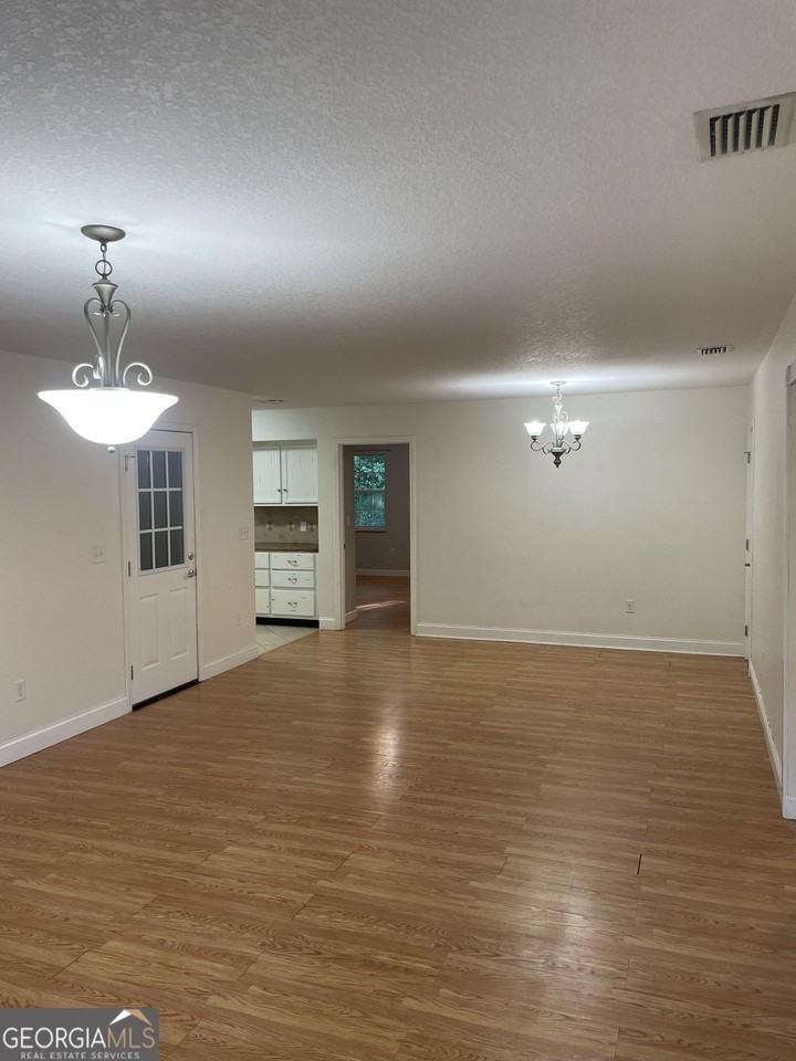 89 River Oaks Street - Photo 5 of 46