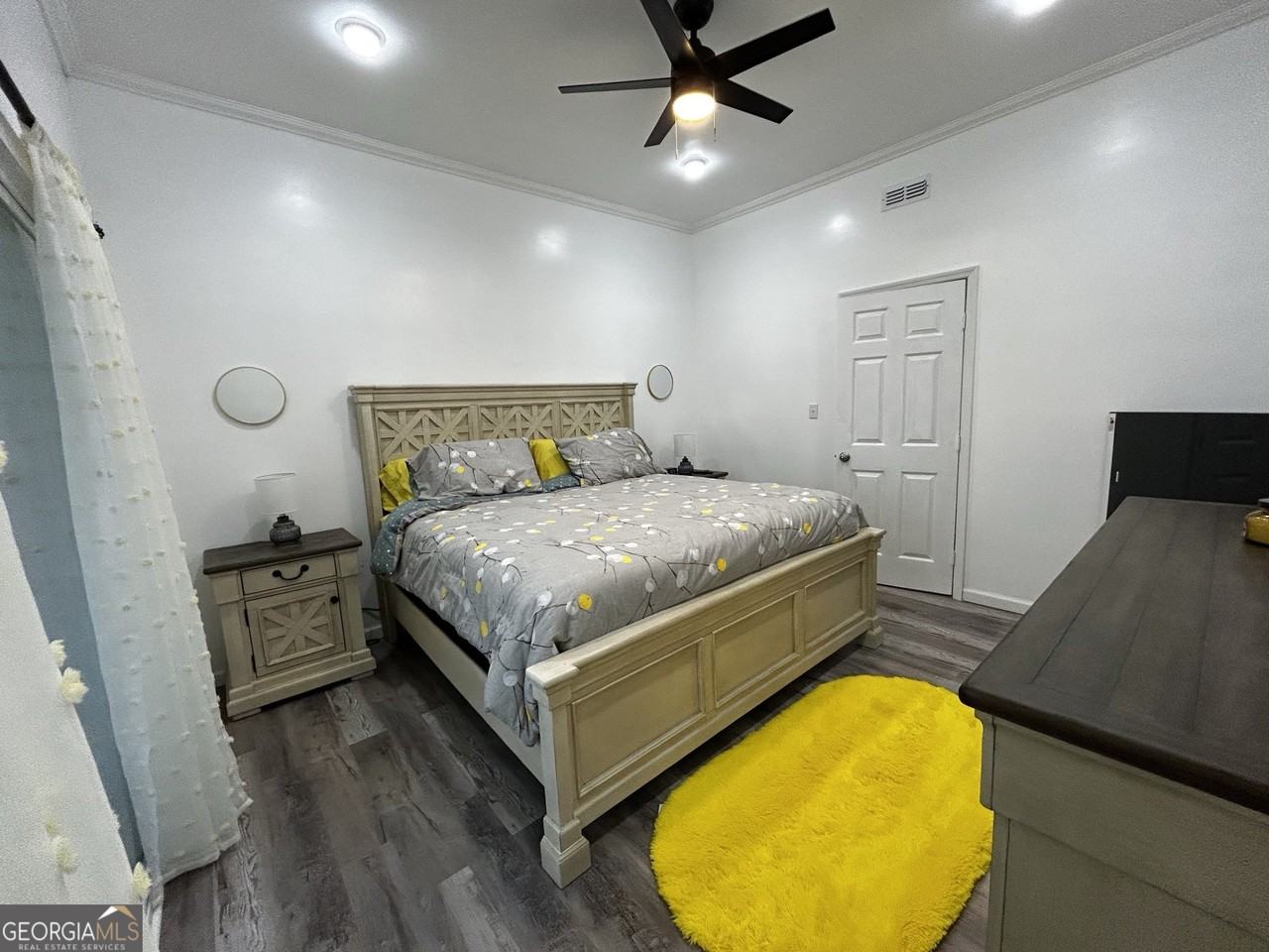 1550 Shady Oaks Lane - Photo 3 of 8