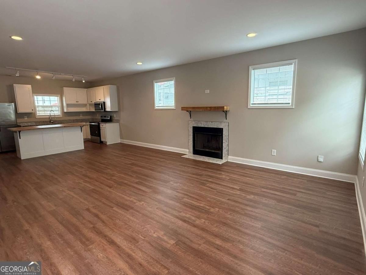 790 Grove Street - Photo 4 of 15