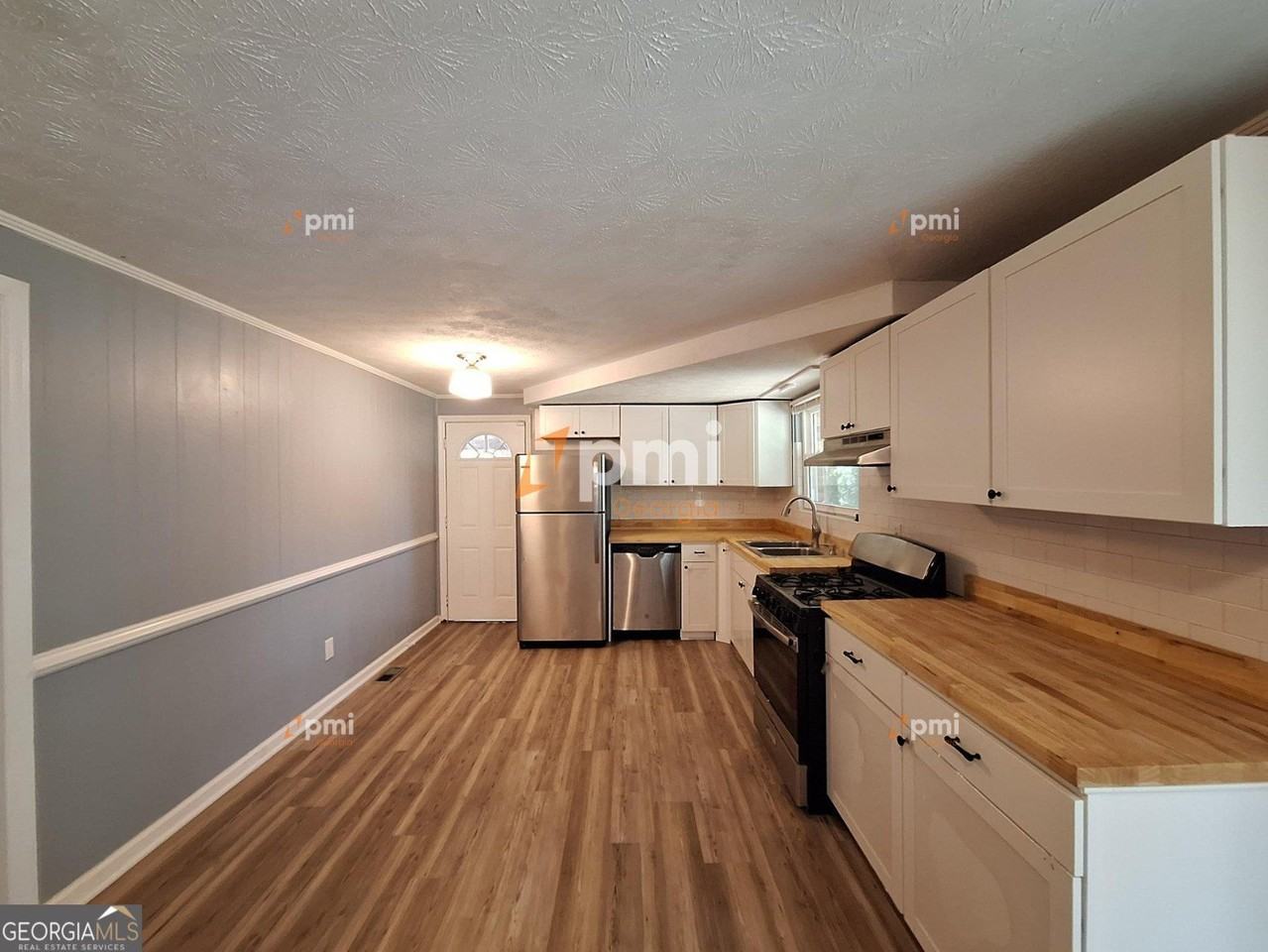 6139 Lullwater Drive - Photo 3 of 14