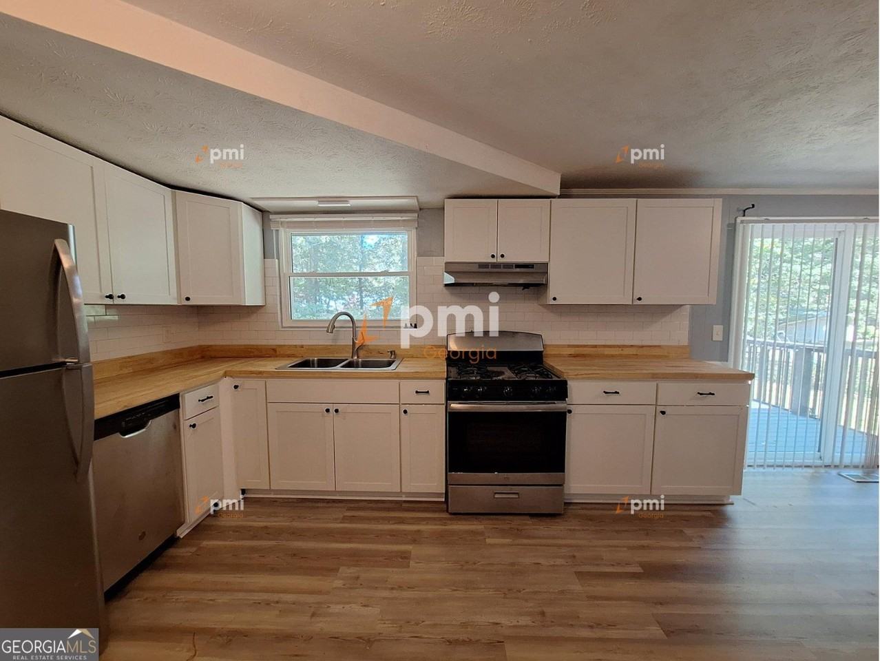 6139 Lullwater Drive - Photo 4 of 14