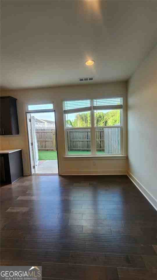 300 Auburn Valley Way - Photo 7 of 28