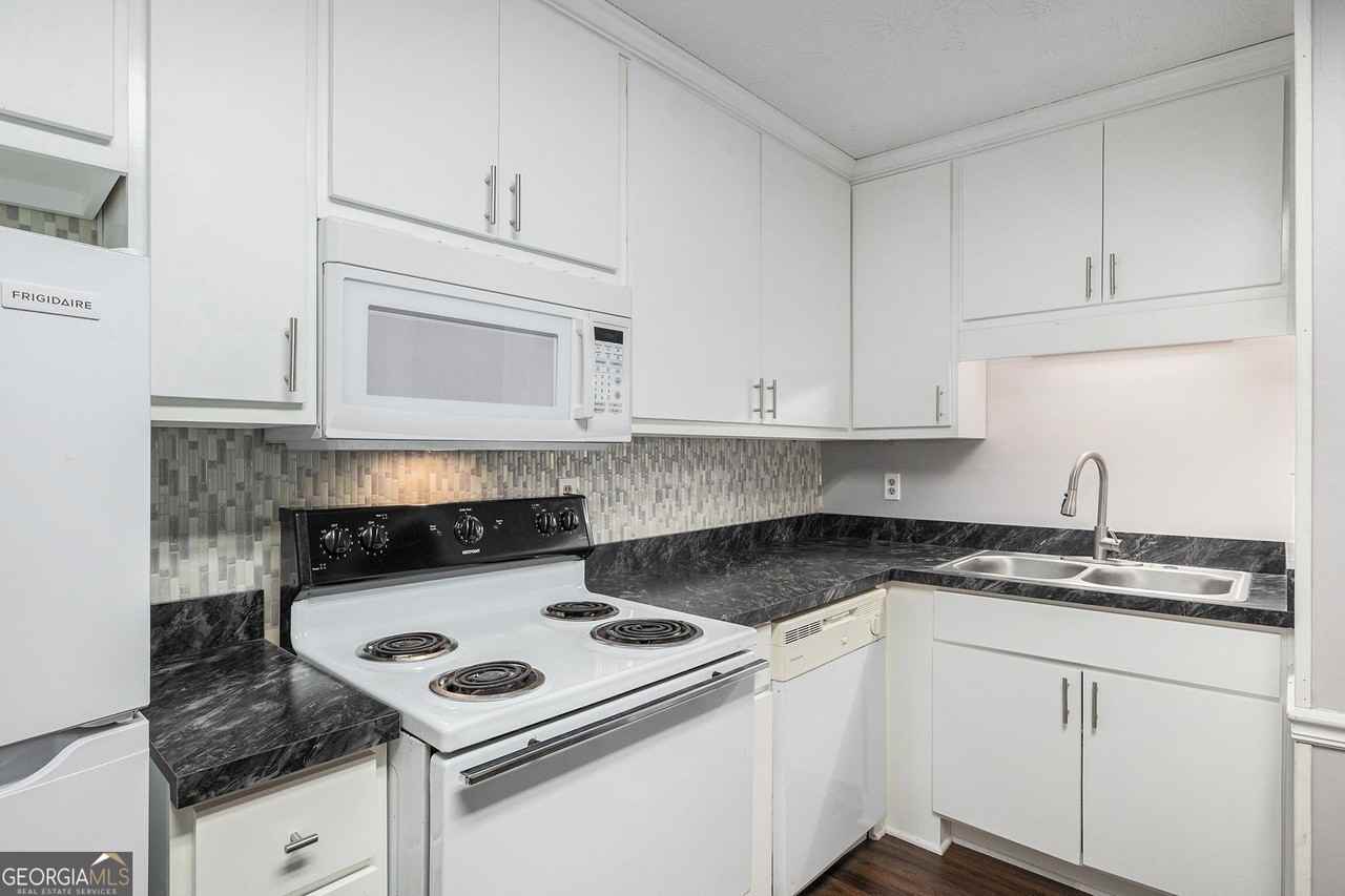 147 Park Ridge Court - Photo 2 of 16