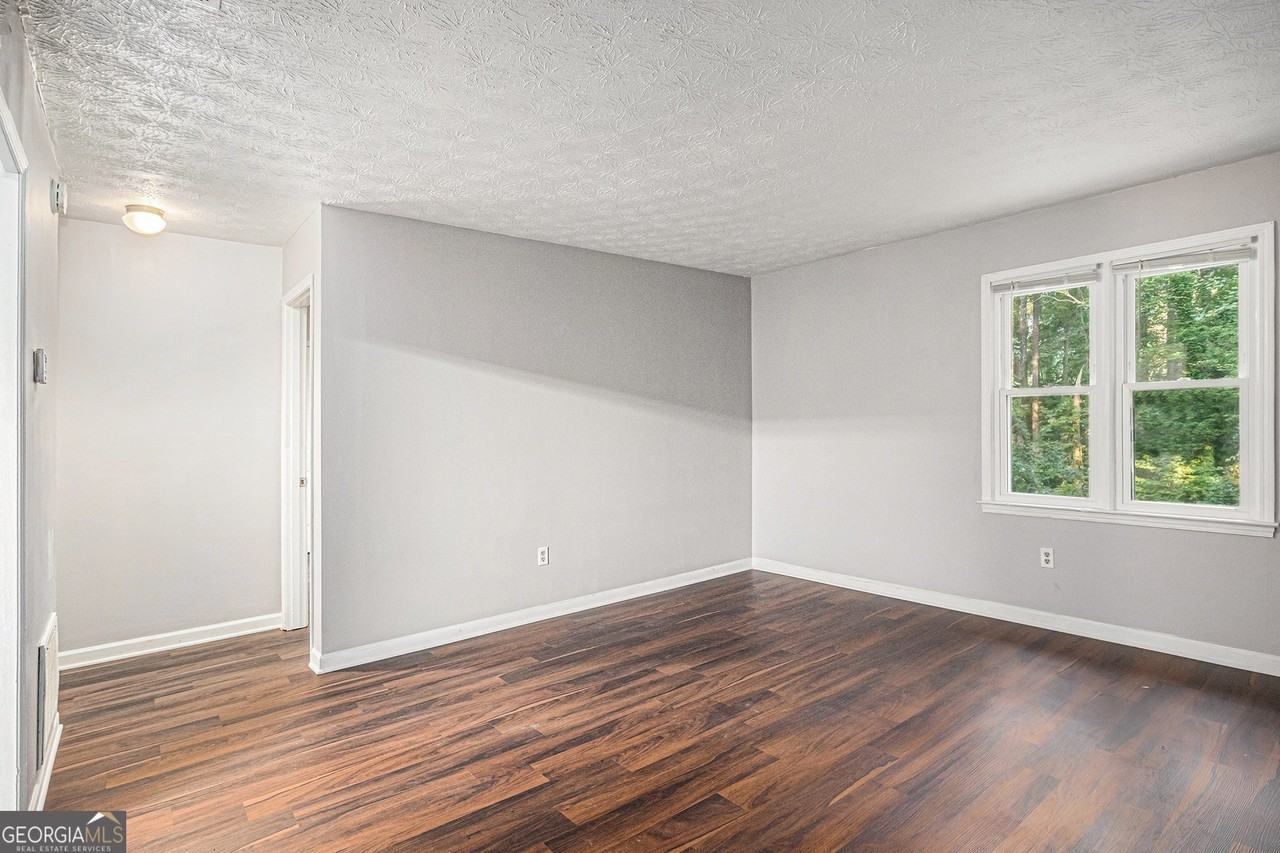 147 Park Ridge Court - Photo 5 of 16