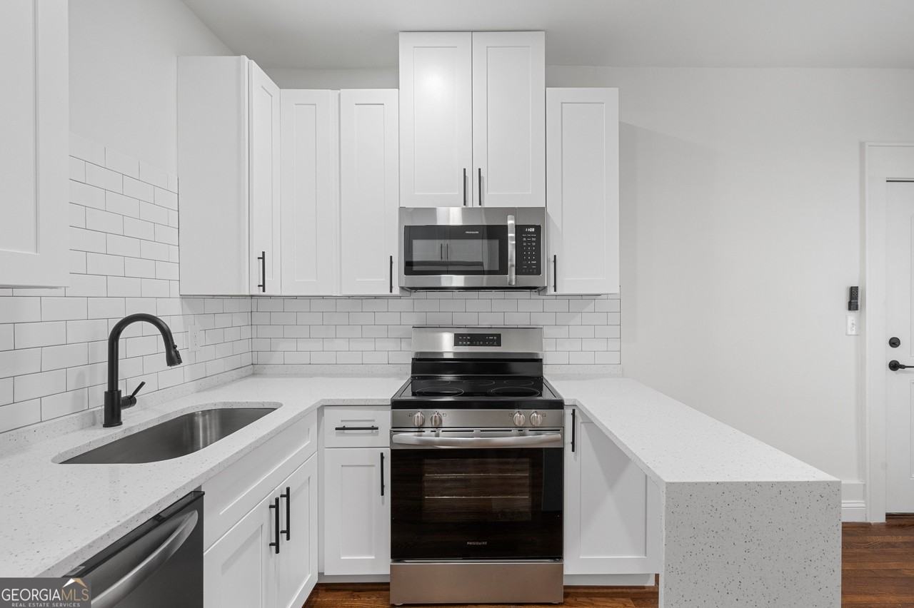 405 4th Street Northeast #2 - Photo 5 of 15