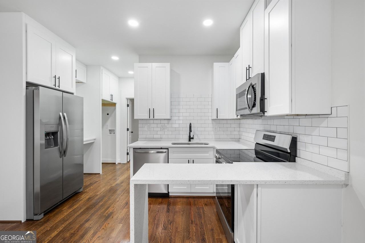 405 4th Street Northeast #2 - Photo 6 of 15