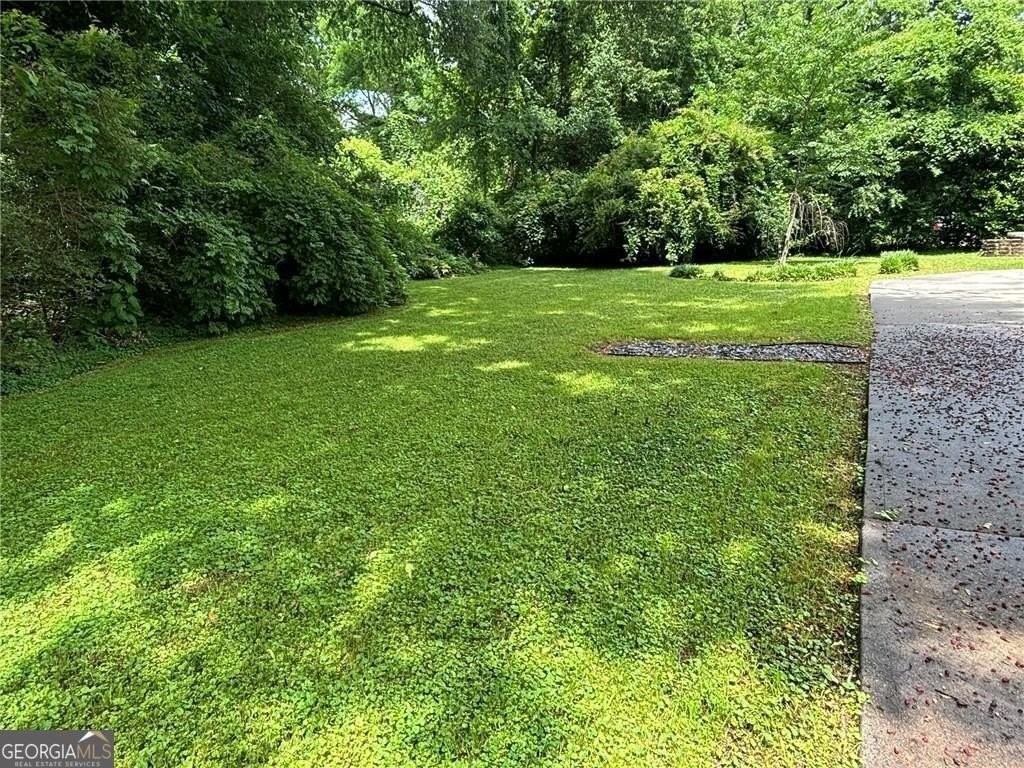 976 Lindridge Dr Ne - Photo 3 of 15