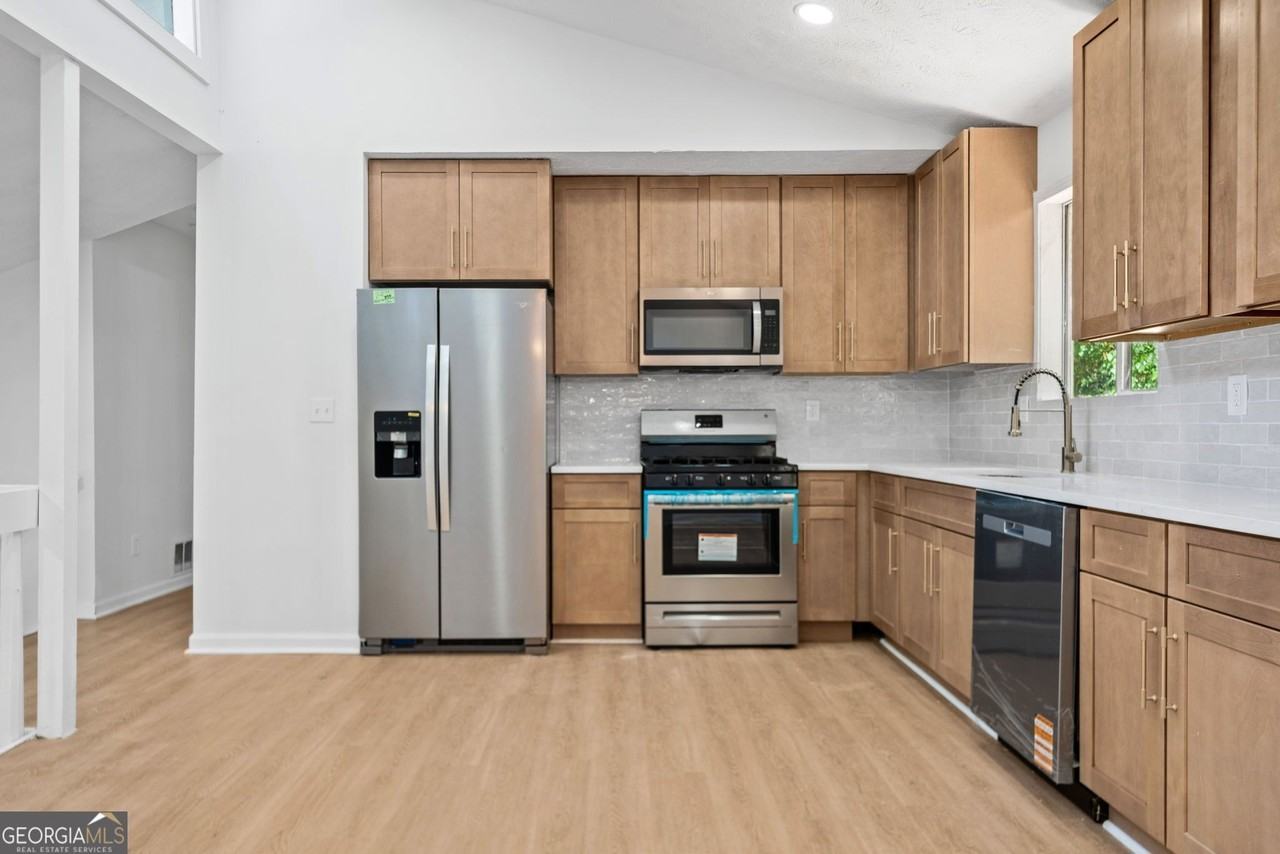 4050 Daron Ct - Photo 4 of 30