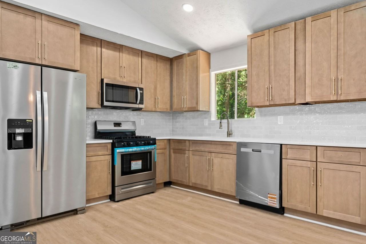 4050 Daron Ct - Photo 5 of 30